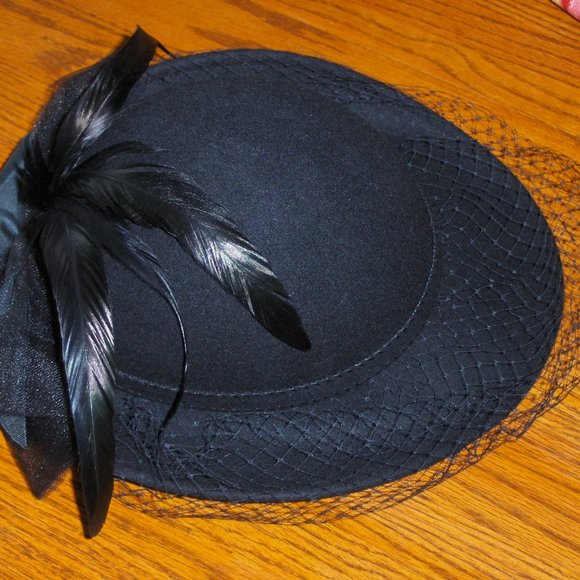 Lancaster Women's Black Hat with Feathers and Netted Felted Wool - Picture 7 of 15